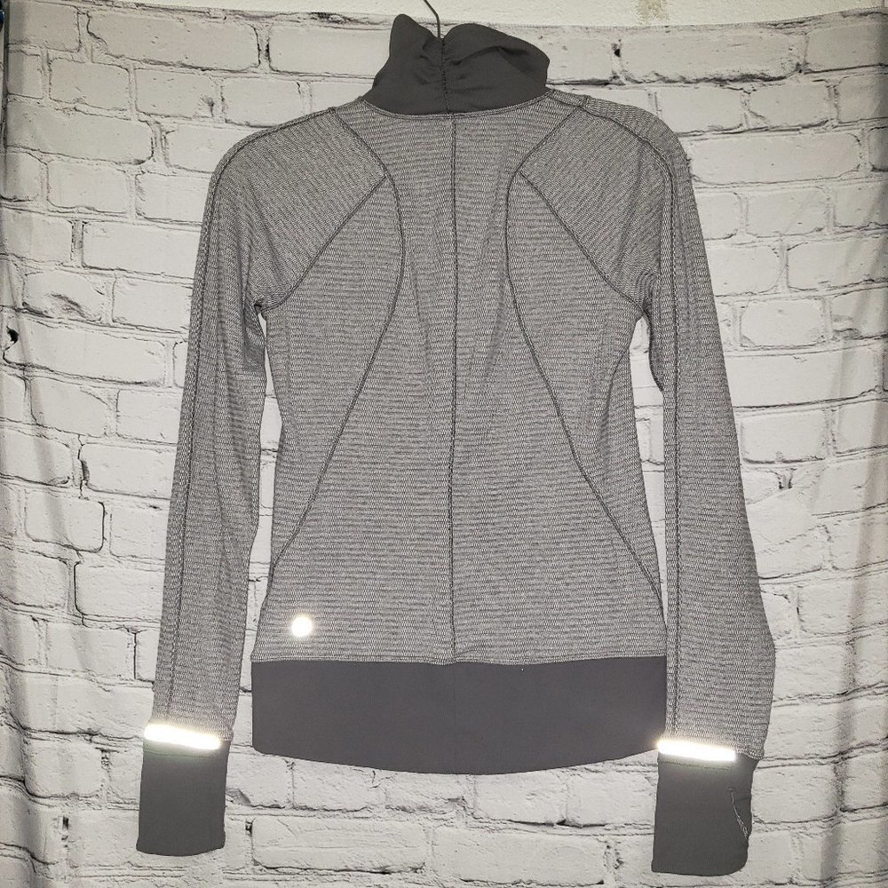 Lululemon Runderful 1/2 Zip - Picture 10 of 12